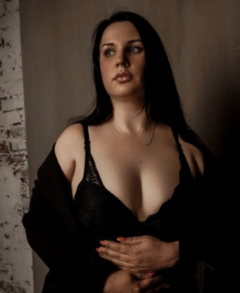 Готова погрузить тебя в мир наслаждения и релаксации. 💋
Мои услуги разнообразны: классический и эротический массаж, французский без резинки, GFE, ролевые игры и многое другое. 🎭
Обещаю незабываемые моменты и расслабление после напряженного дня. Внешность соответствует фото, которые можешь увидеть. 💯
Отзывы моих довольных клиентов говорят сами за себя – убедись сам! 🥰
📞 Запишись на встречу со мной уже сейчас и погрузись в мир наслаждения в Москве! ✨ Вероничка